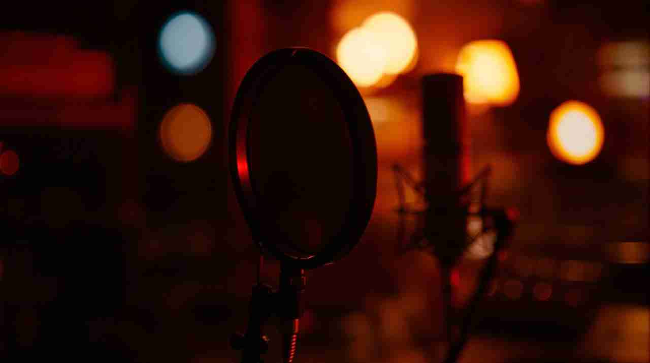 剧本式舆情分析：以“盲道摆拍被撞”事件为例